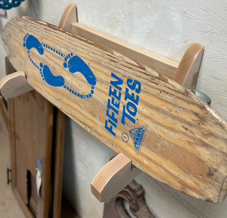 Newly made skateboard display rack with fifteen toes wood board
